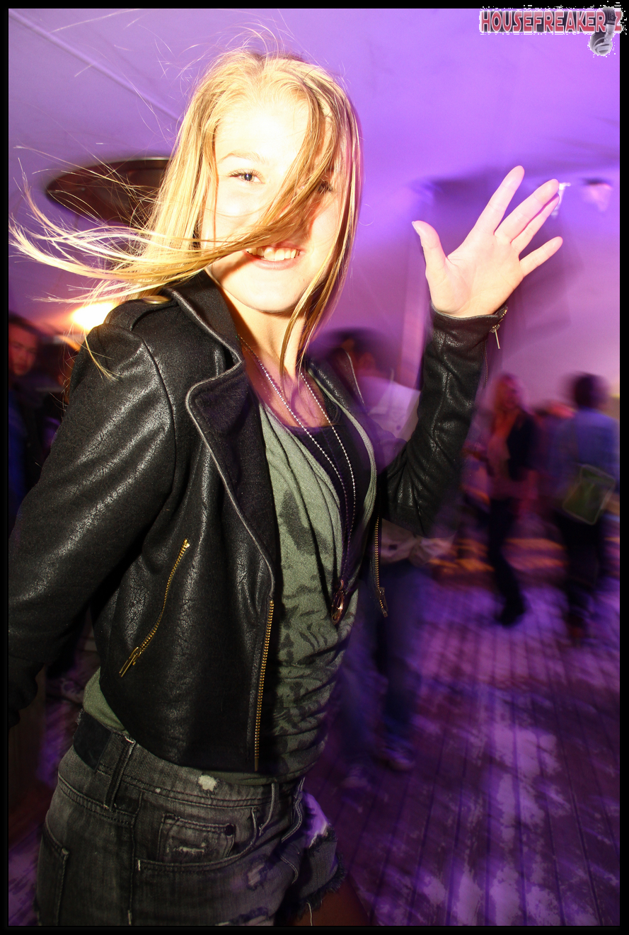 889x1321 pixels (1.409K)